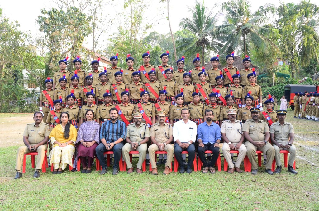 SPC unit group photo with officers